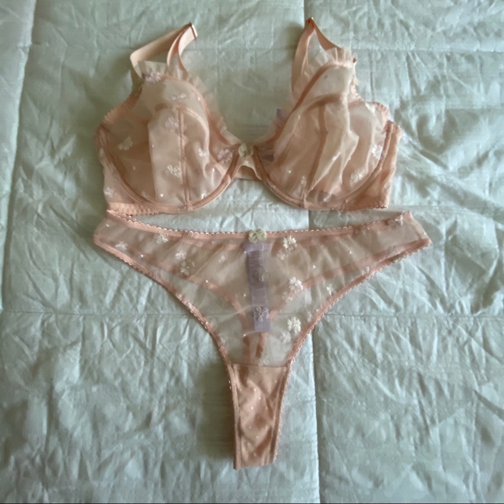 SavageXFenty  NWOT daisy bra and thong set